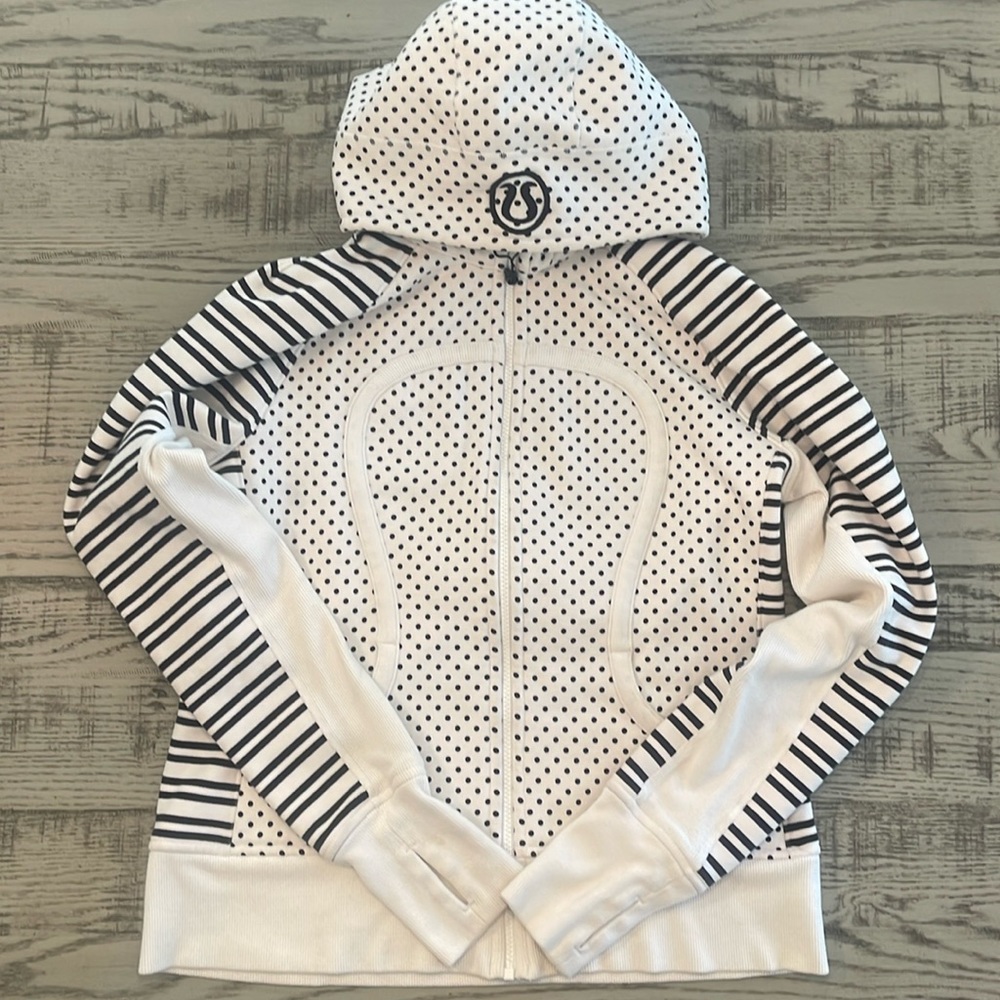 Lululemon Scuba Hoodie - Black and White - Size 12